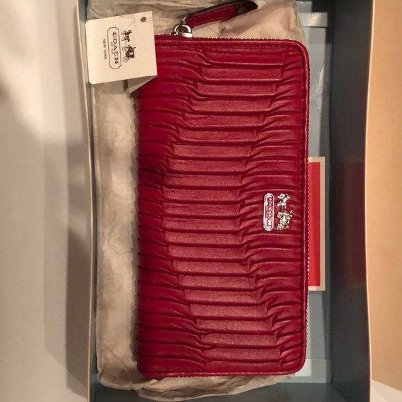 Coach authentic raspberry wallet - Picture 2 of 3